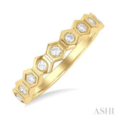 1/5 Ctw Hexagon Shape Link Round Cut Diamond Fashion Ring in 14K Yellow Gold